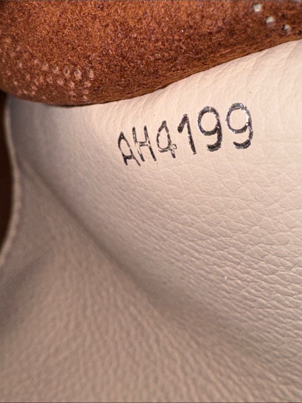Louis Vuitton Muria Bucket Bag Cream Mahina Leather Discreet Monogram - Picture 10 of 10